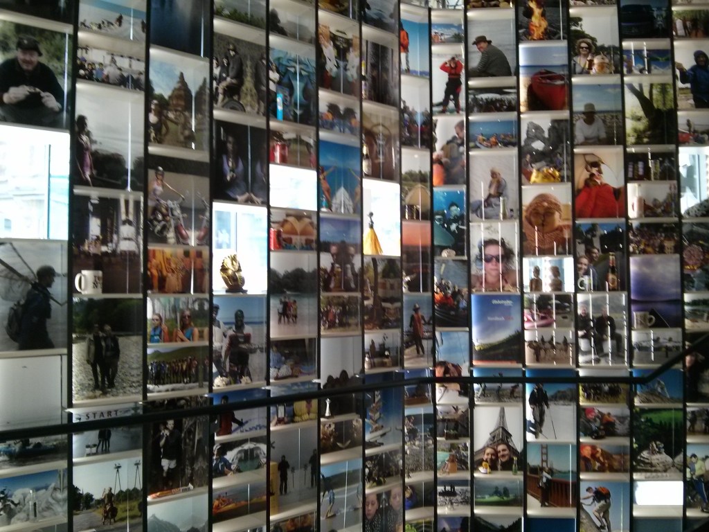 Bilderwand im Globetrotter Stuttgart